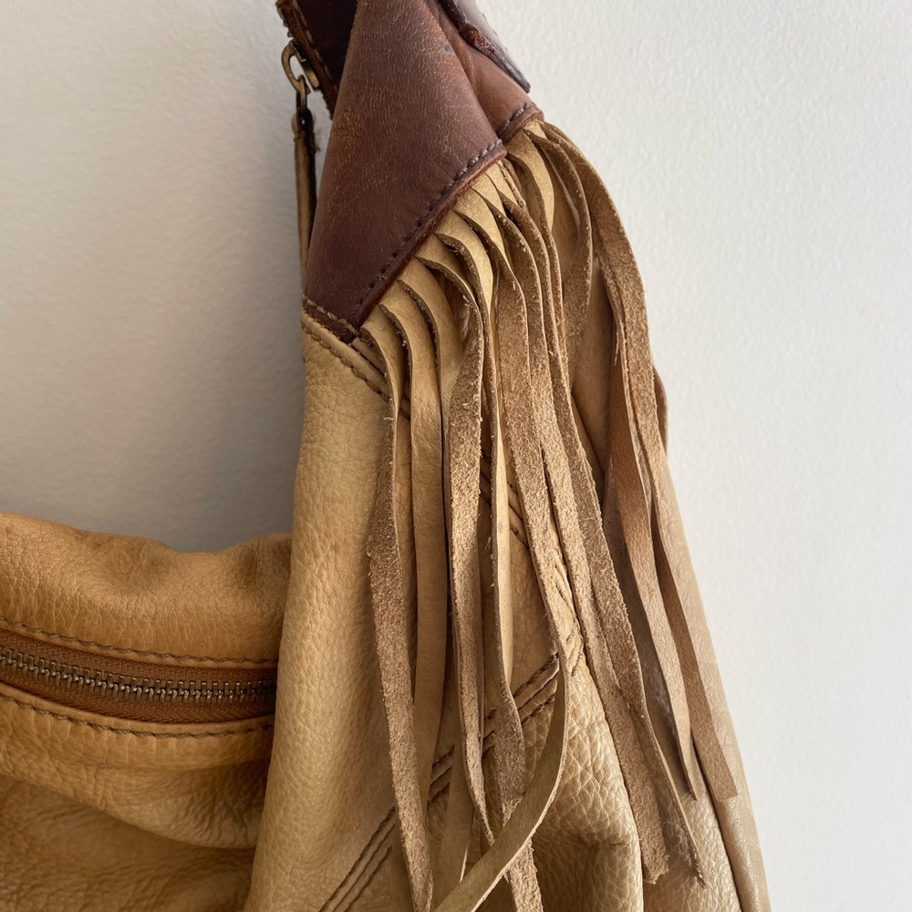 Lg Shoulder Bag Australian Leather / Gold Fringe - Picture 5 of 10